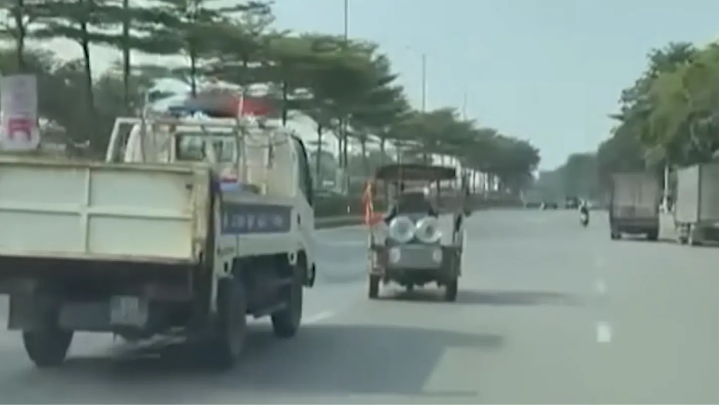 Xe ba bánh tự chế không chấp hành hiệu lệnh CSGT